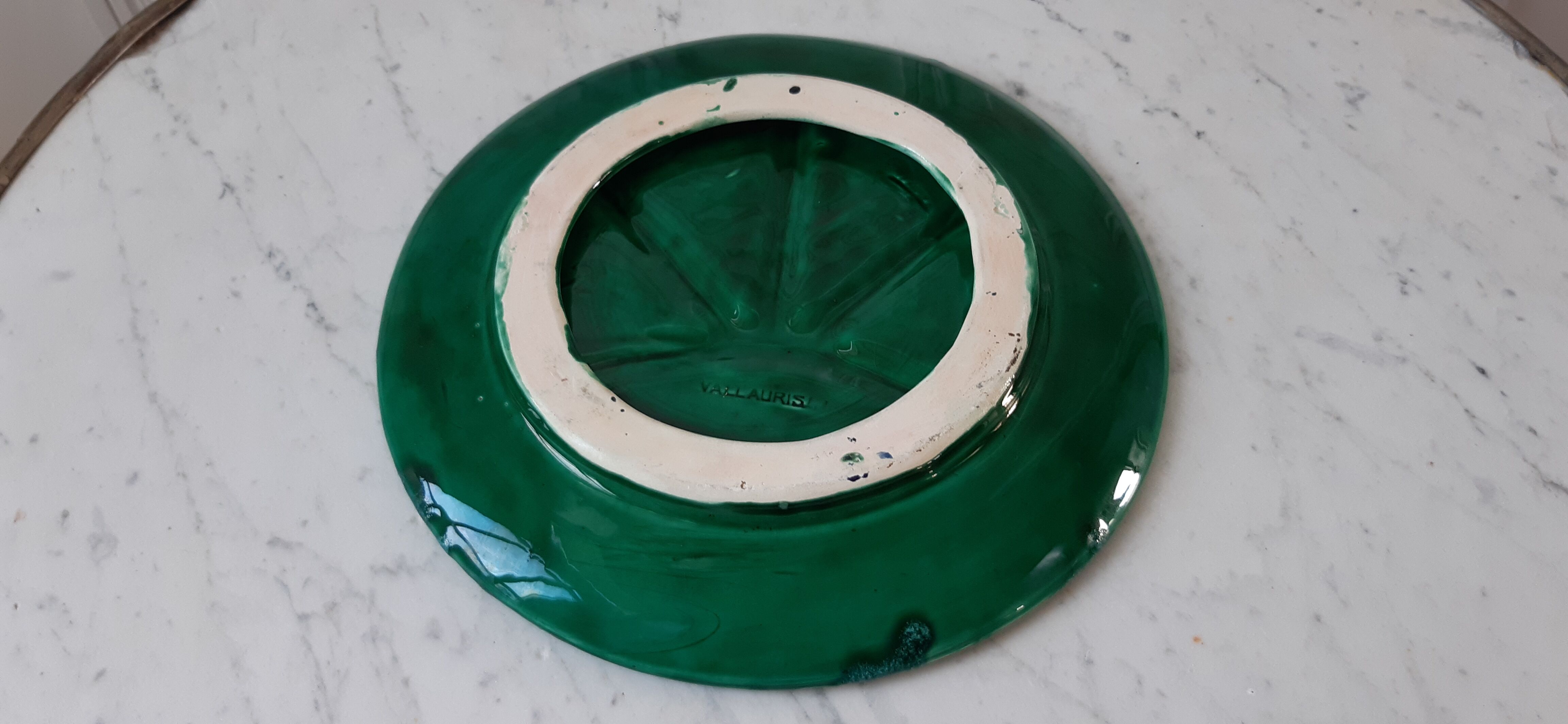 Plat Vallauris en céramique vert années 50-60