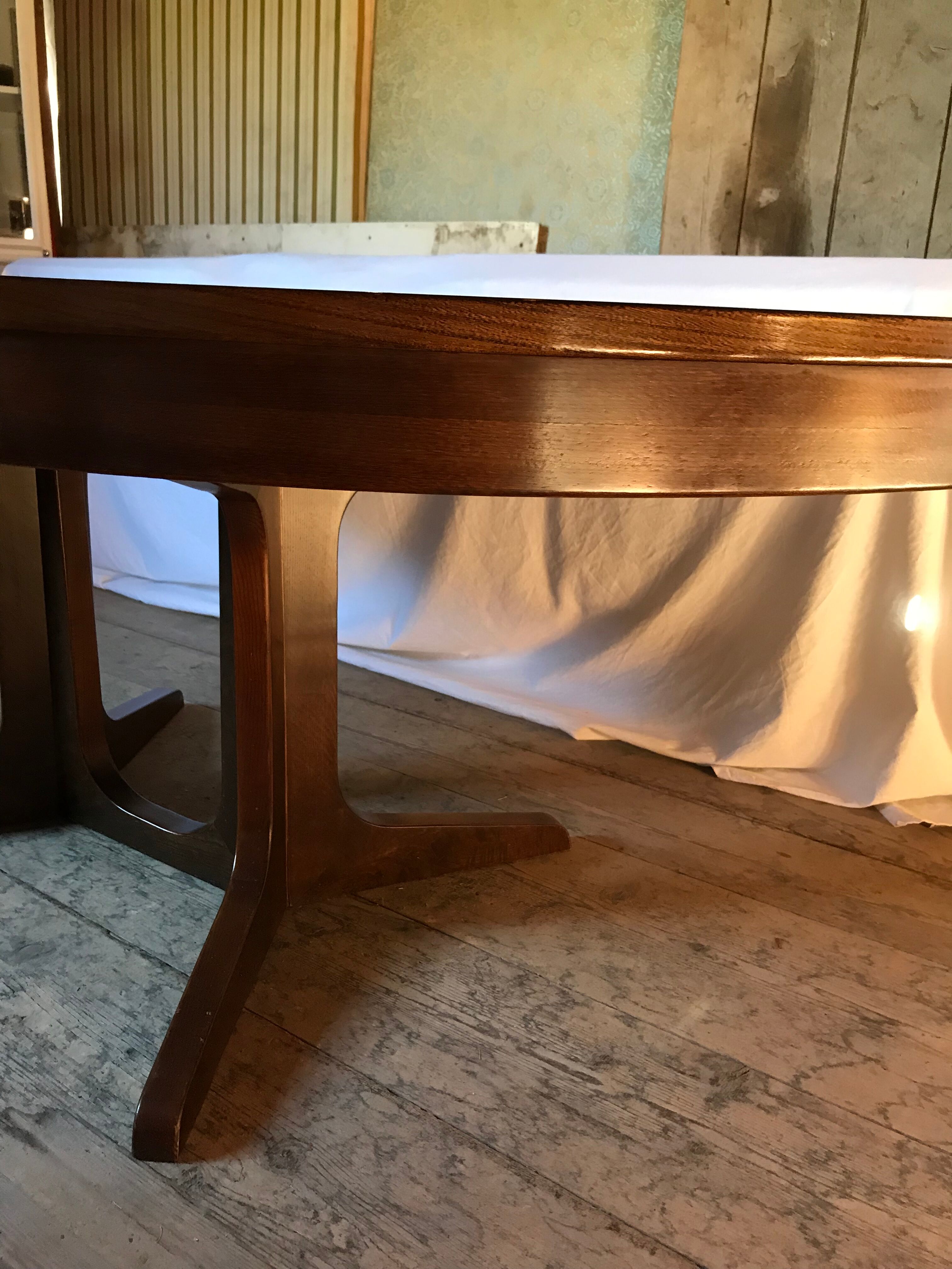 Round vintage Baumann table