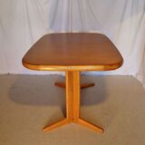 Scandinavian expandable rectangular table in teak