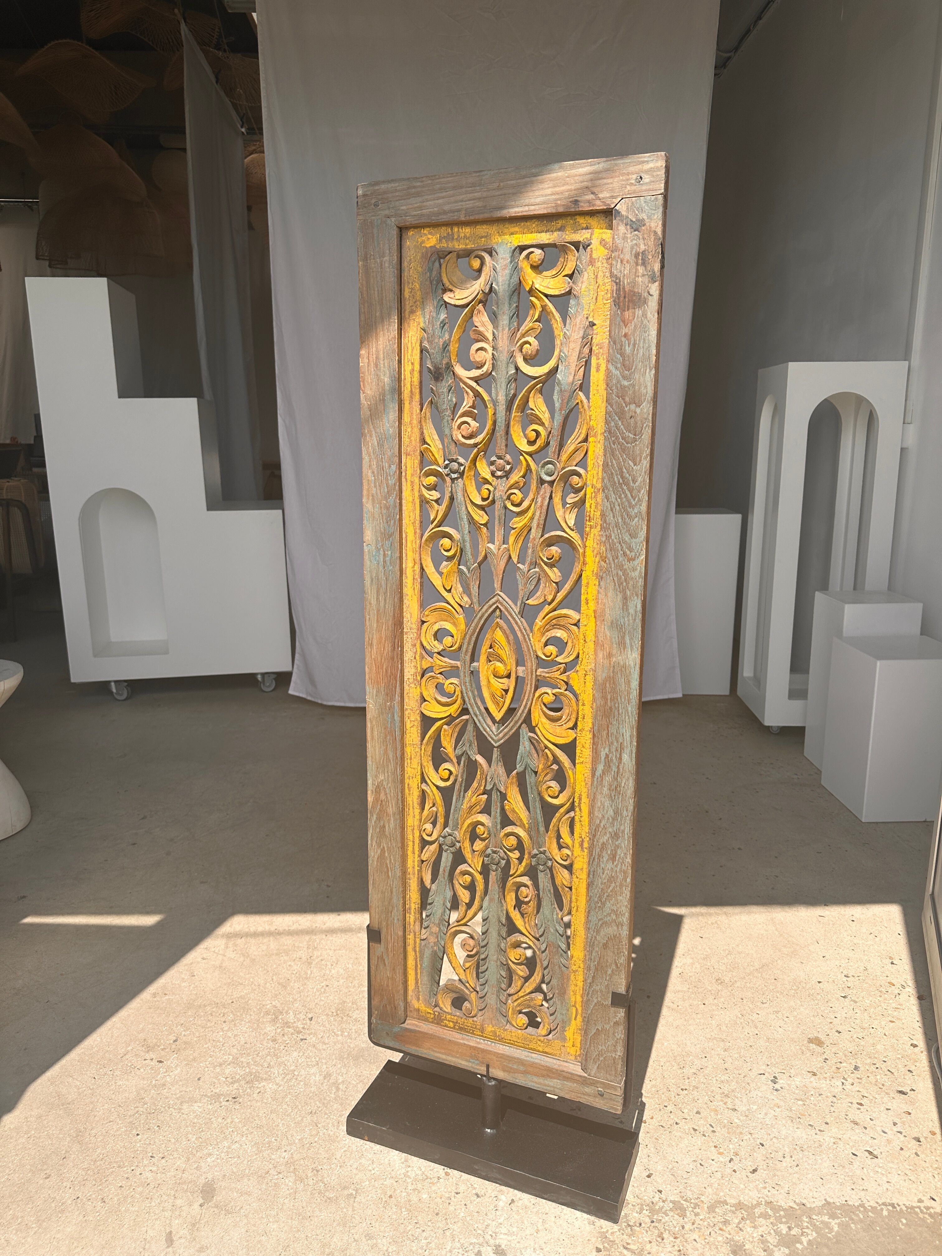 Rectangular Indonesian construction element with blue and yellow plant in carved wood