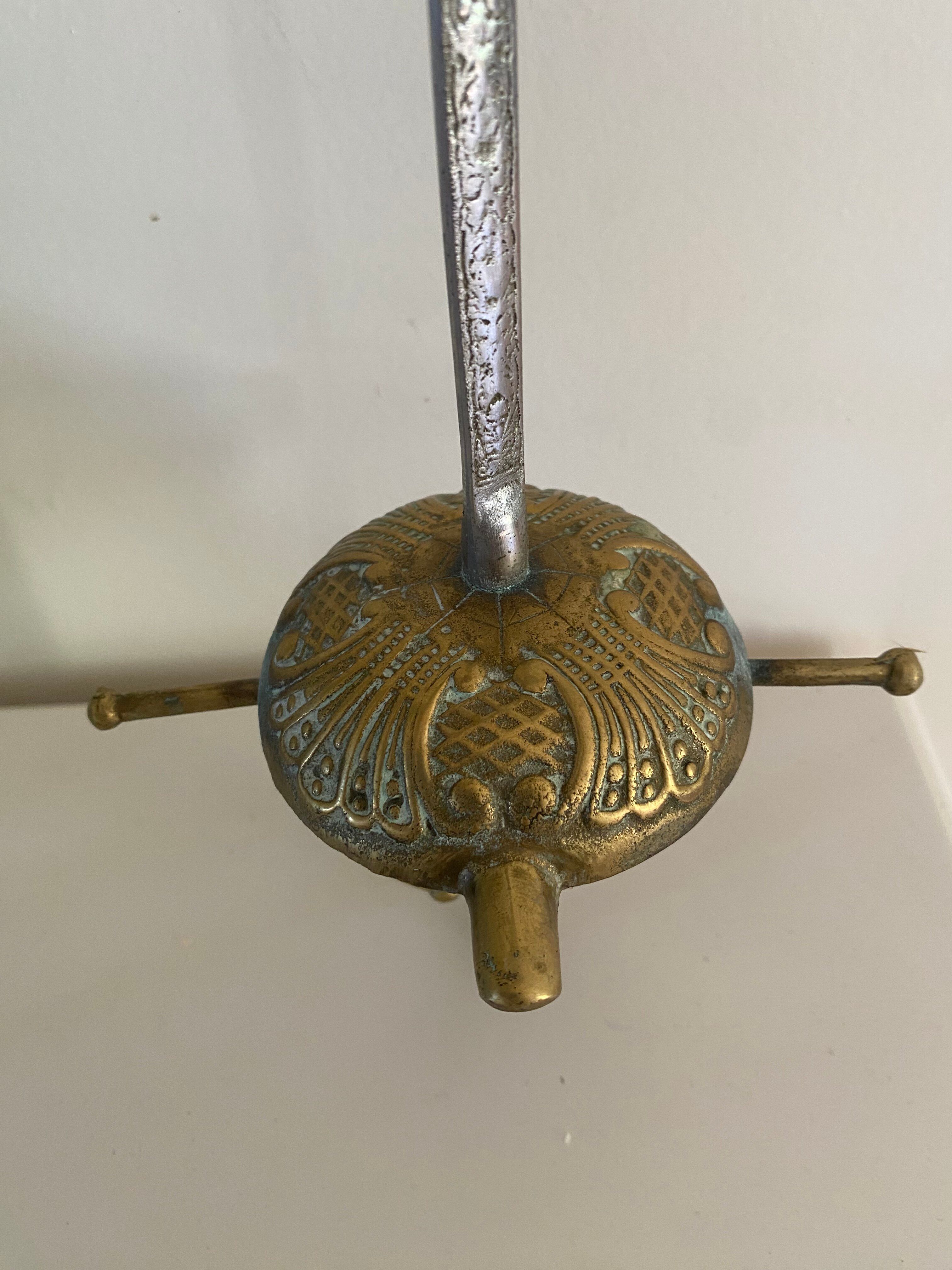 Cendrier épée en laiton