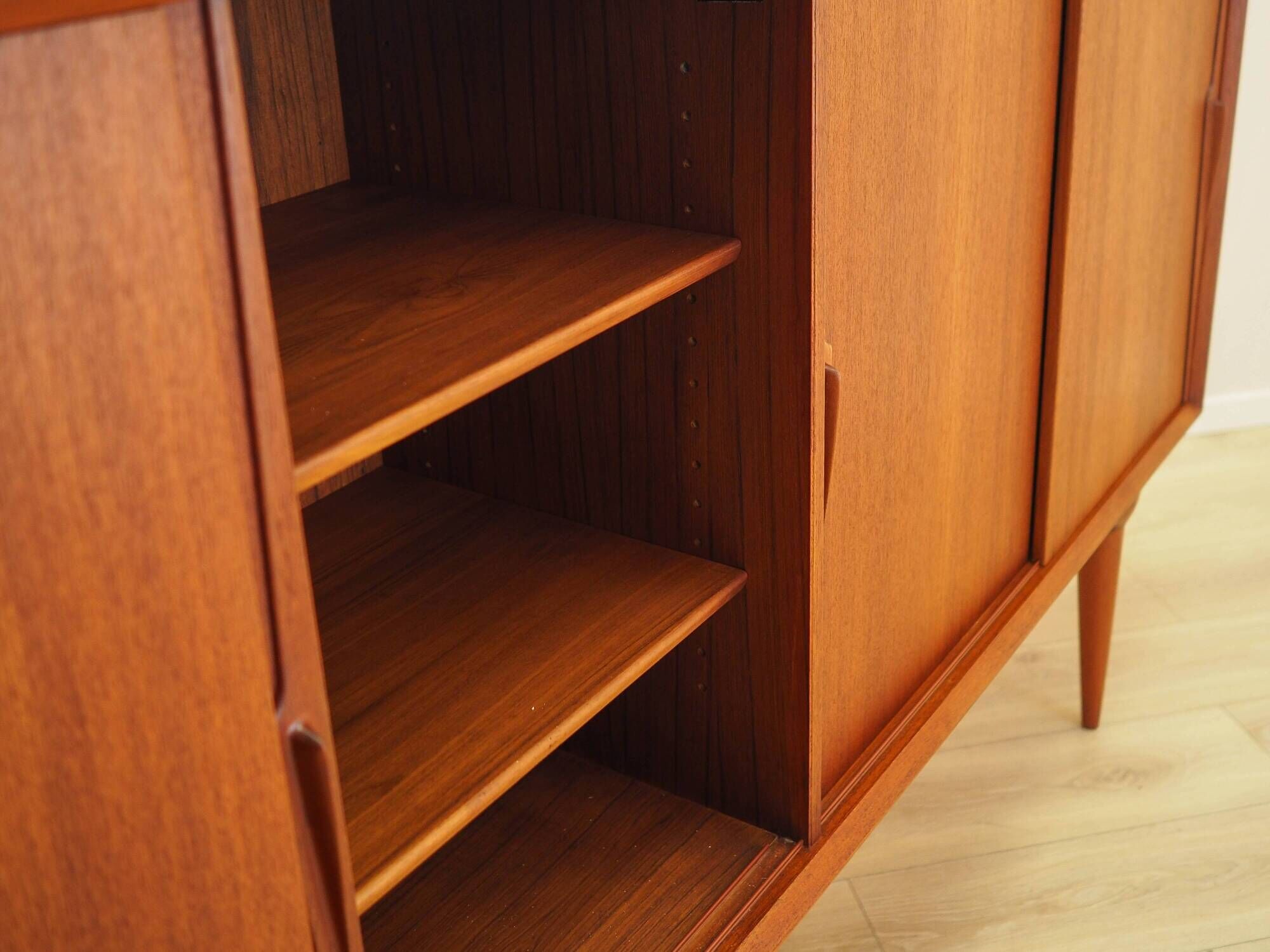 Buffet en teck, design danois, années 1970, fabricant : Omann Jun