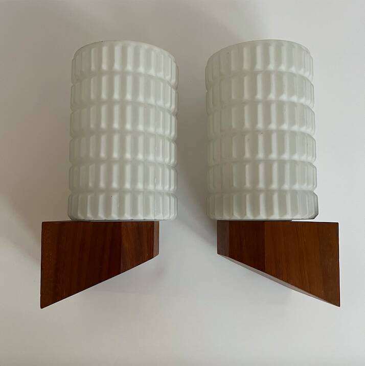 Paire d'appliques murales Philips vintage en teck et opaline