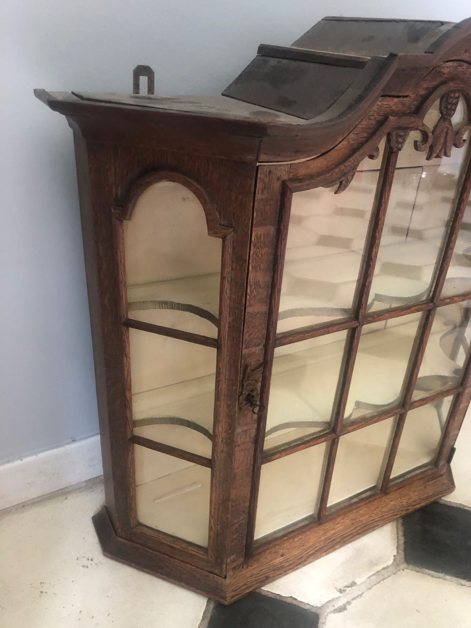 Vitrine murale style Louis XV