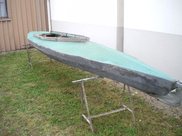 Canoé en bois et tissu