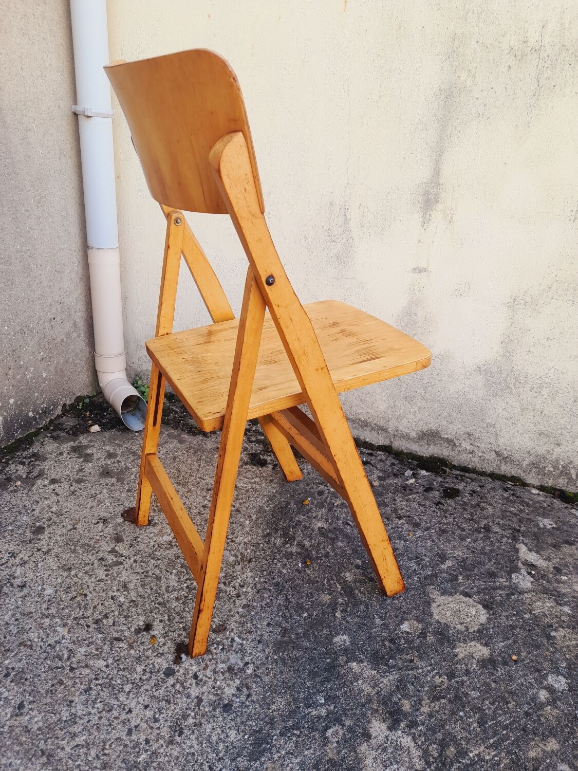 5 vintage wooden folding chairs