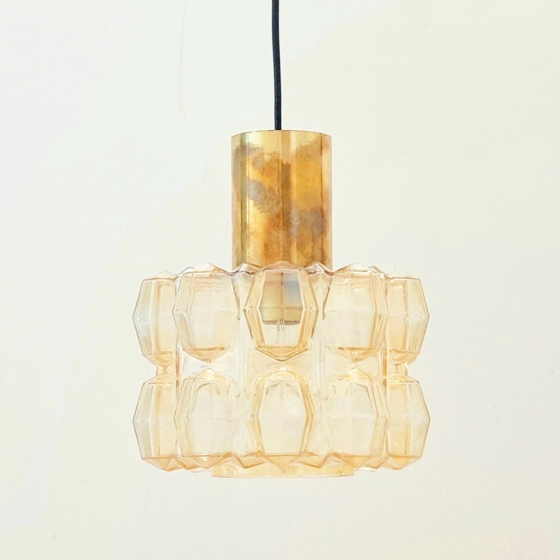 Grand lustre en verre en forme de diamant ambre par Helena Tynell pour Limburg, Allemagne, années 1960.