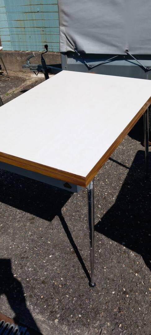 White Formica Kitchen Table - Keller - Very good condition