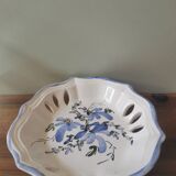 Assiette vintage peint main ajourée motif fleurs bleues