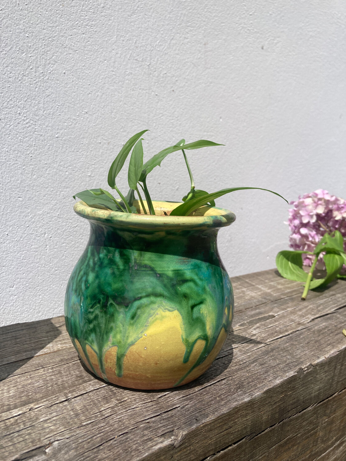 Cache pot vernissé vert et jaune Poterie de Saint Uze début XXe