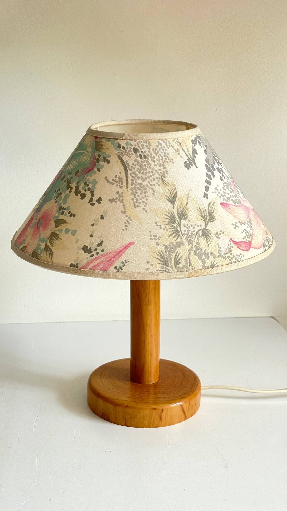 LAMP in Solid Pine Floral Shade VINTAGE