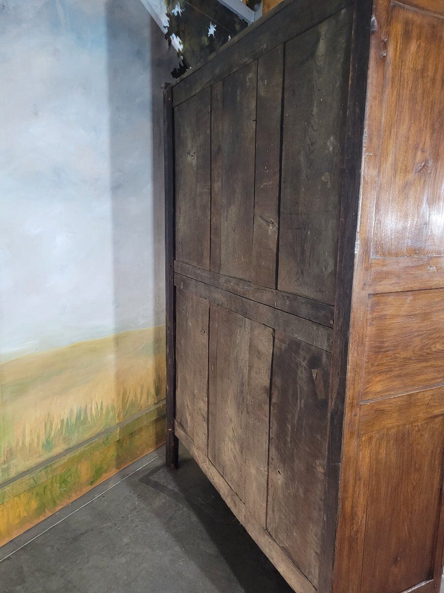 Armoire Louis XV en noyer et chêne