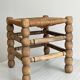 Tabouret ancien en bois et paille tressée