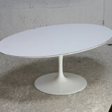 Knoll coffee table, Eero Saarinen, "tulip" model, white melamine wood. Signed, USA, circa 1960