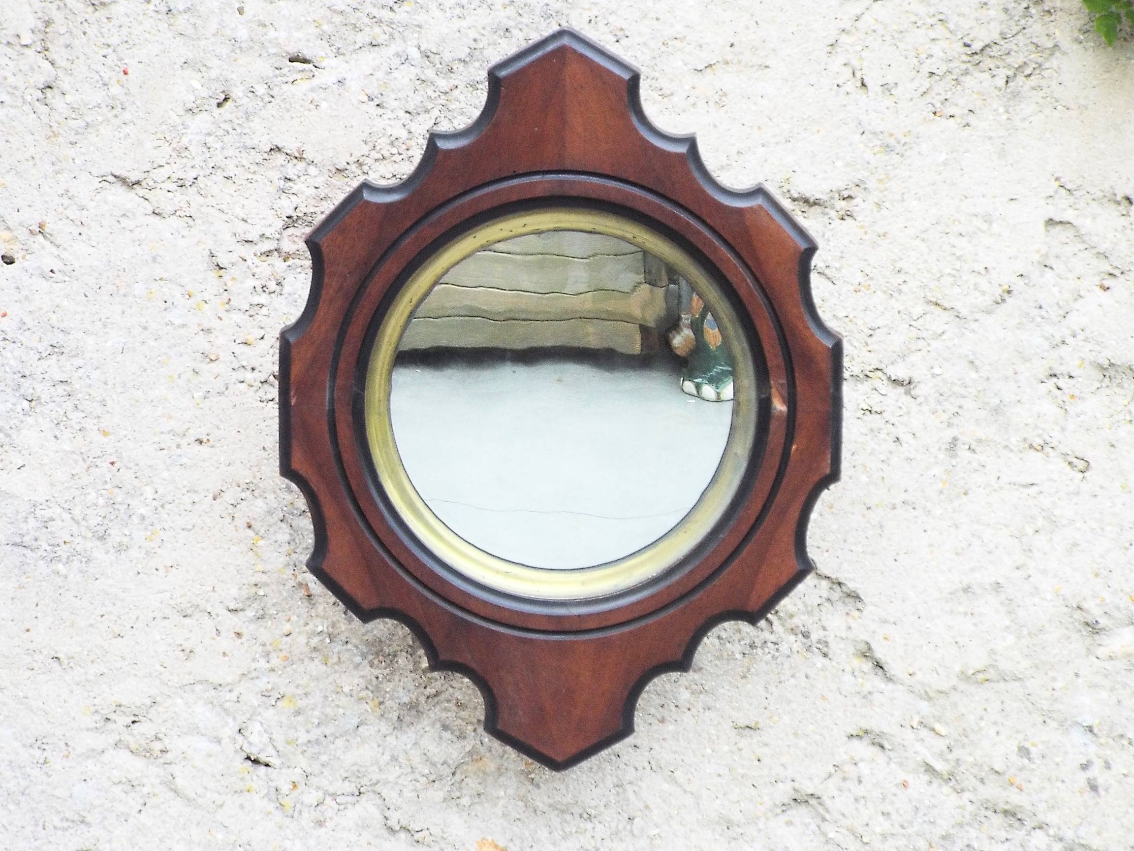 Round mirror