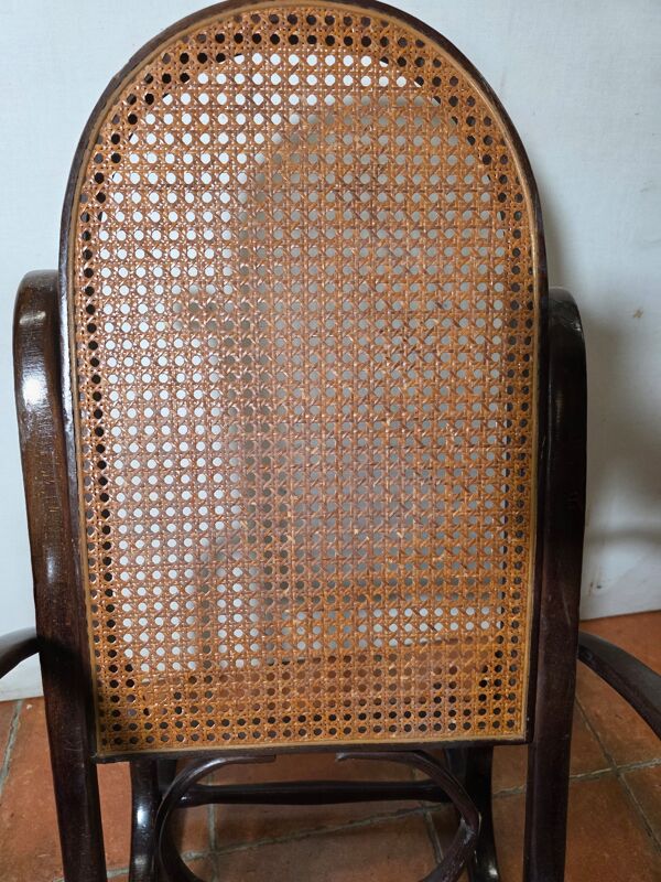 Rocking chair en bois courbé et cannage