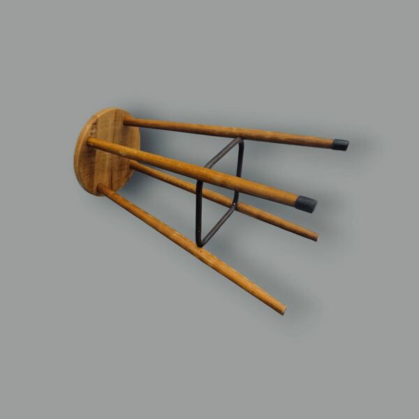 Ancien tabouret de bar en bois et métal – design sobre et authentique