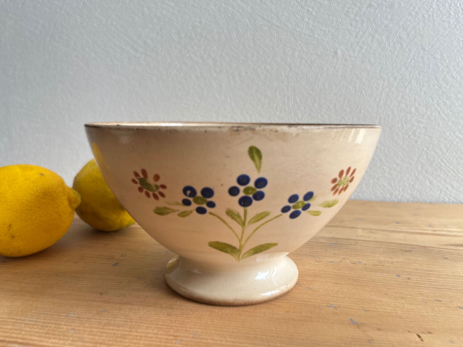 Old earthenware bowl on a pedestal, Digoin Sarreguemines Flowers / flo
