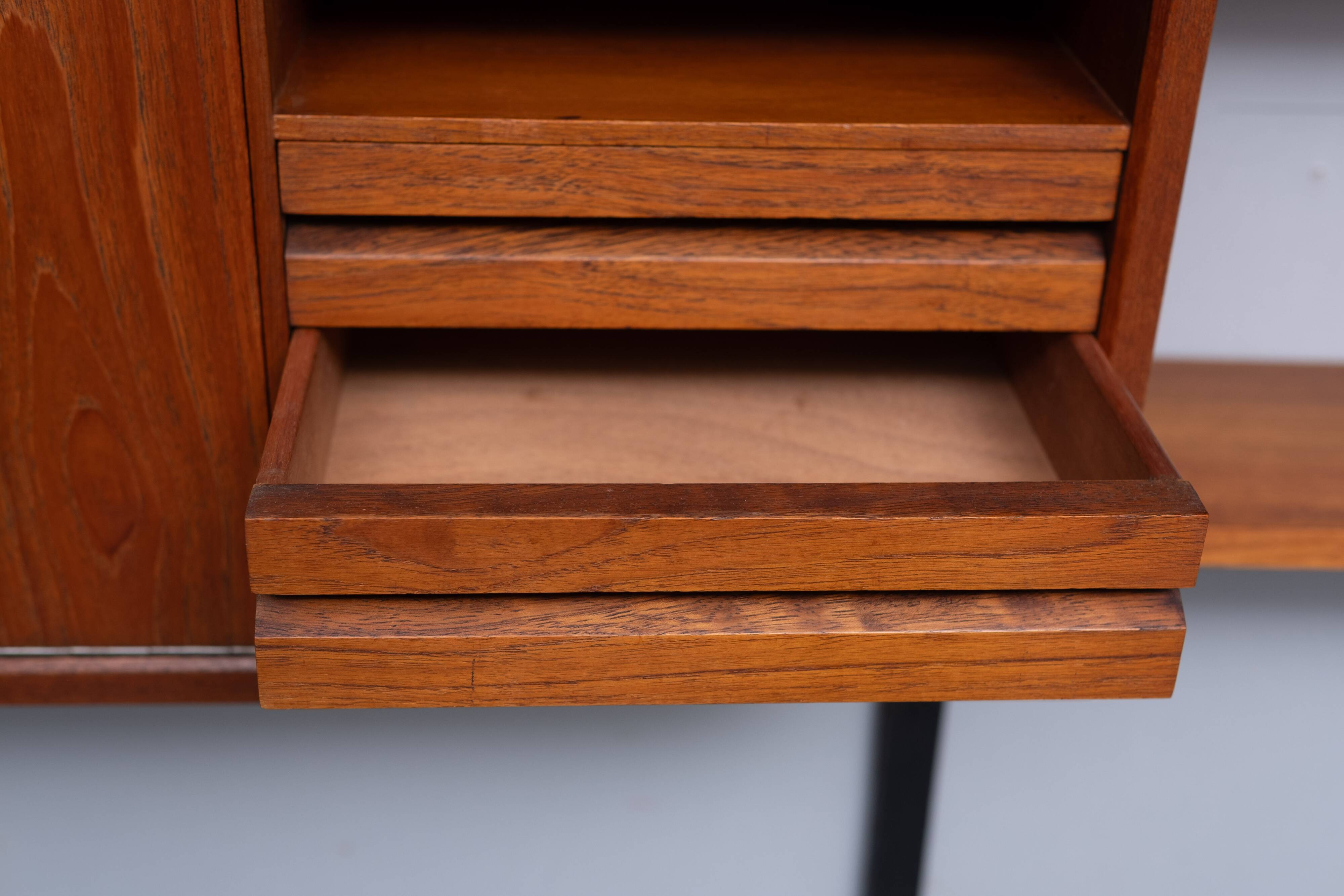 Poul Cadovius Royal wall system 2 Cabinets 6 shelves 1960s
