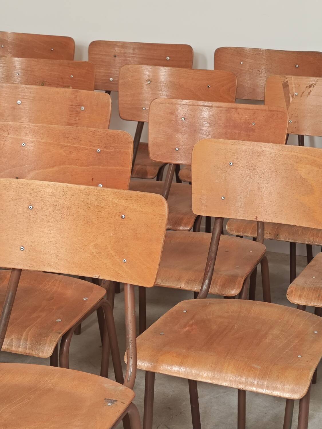 Lot de 35 chaises d'école tchèque Kovona style bistrot des