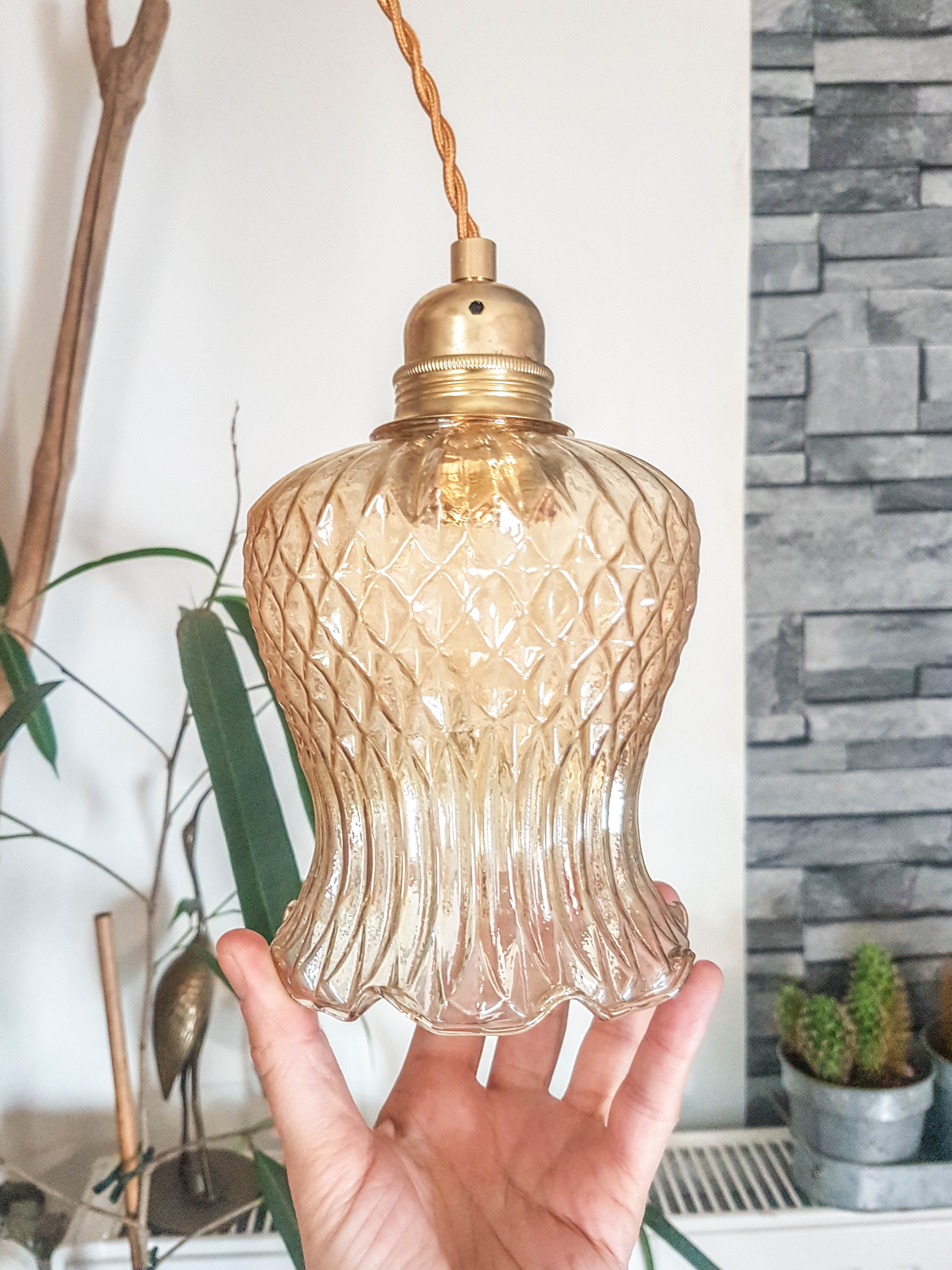 Baladeuse tulipe en verre doré vintage