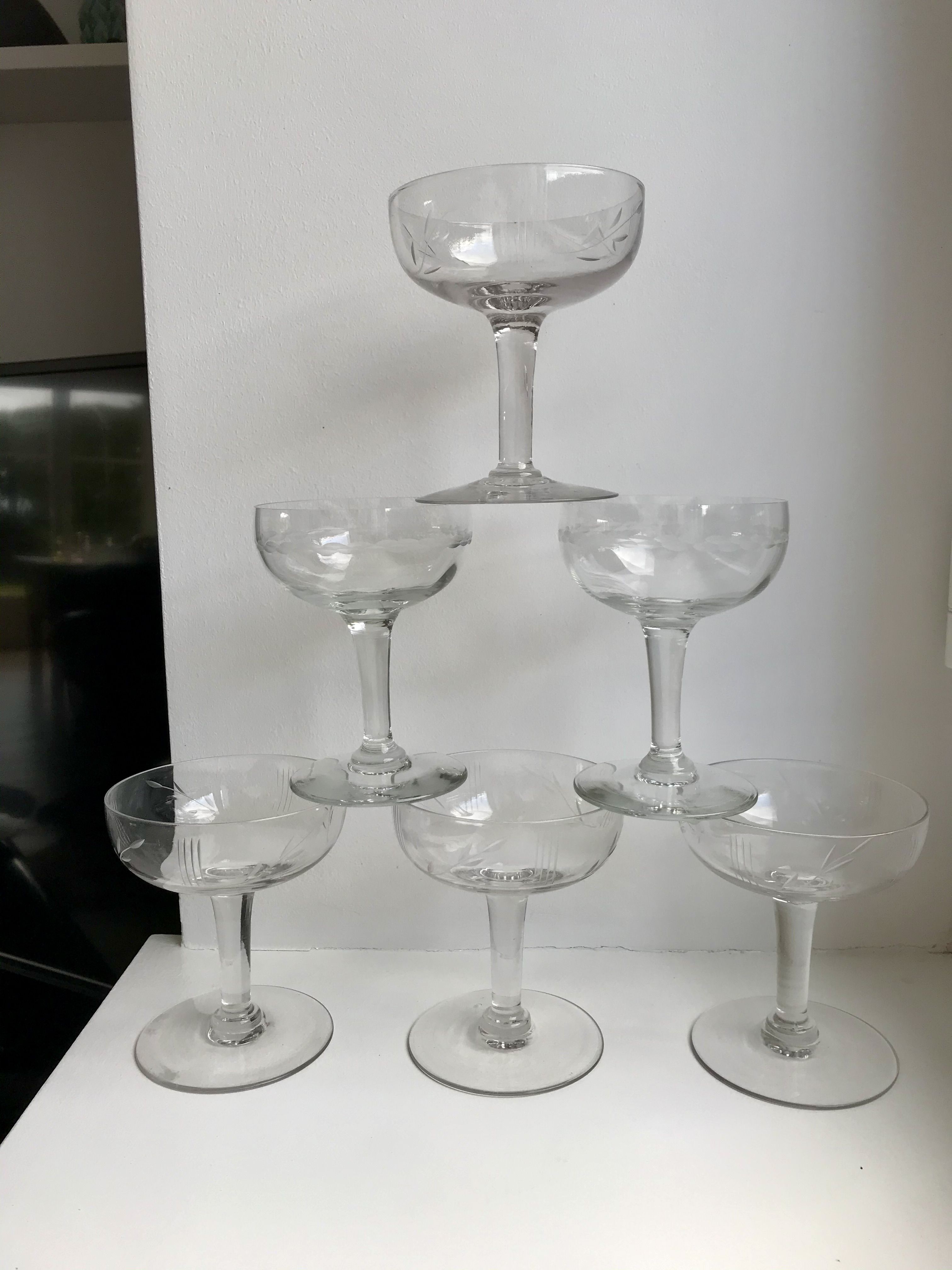Set of 6 depicted Art Deco engraved crystal champagne glasses mismatched 50s