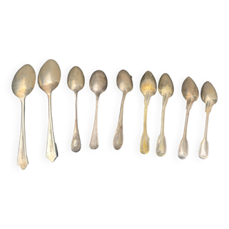 Set of 9 mismatched small spoons in silver metal, 7 small and two medium, art deco