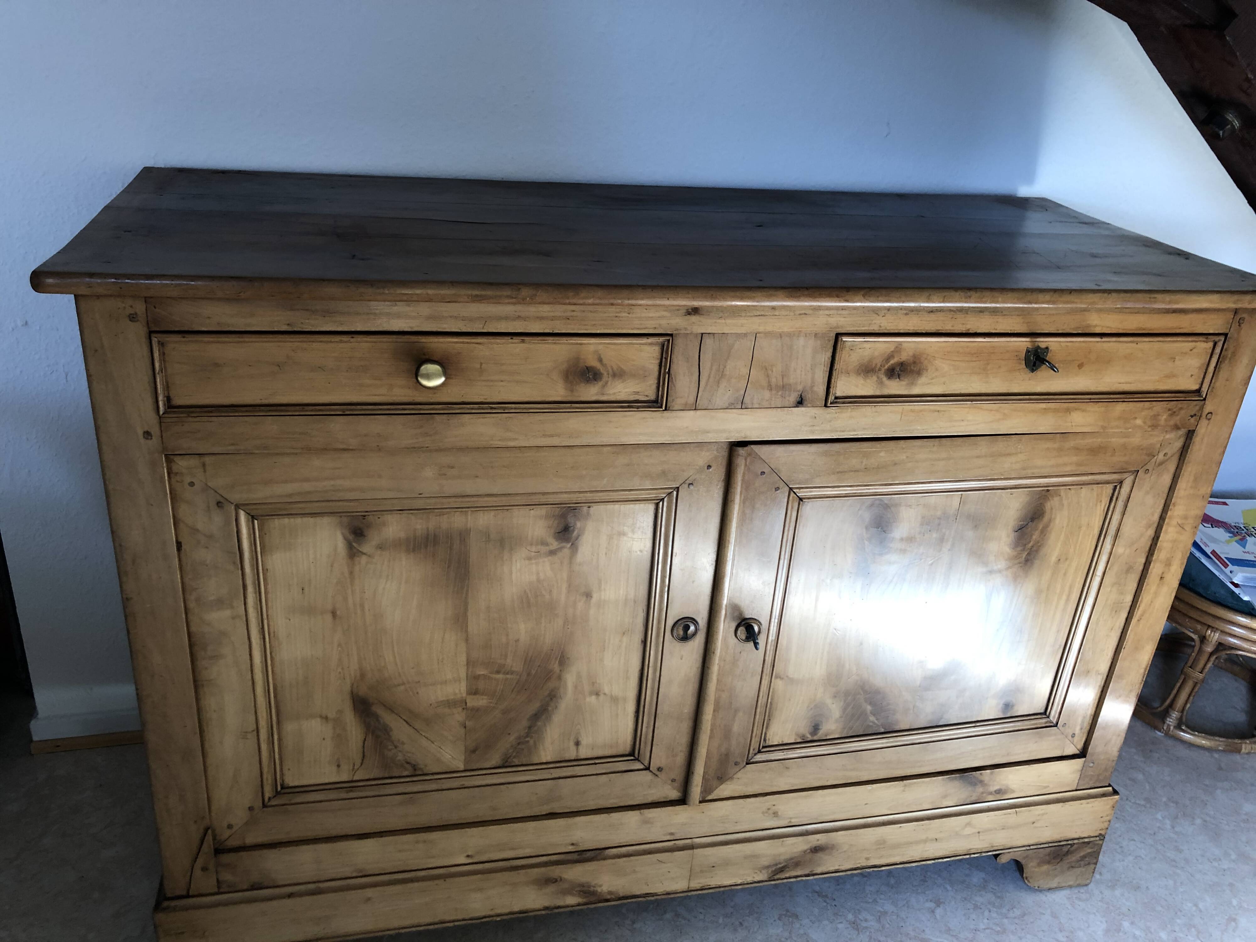 Buffet ancien en noyer blond