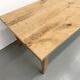 Grande table de salle à manger en chêne massif, au format XXL.