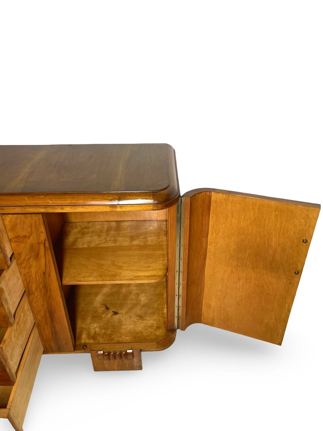 Buffet en noyer Art déco italien, de grande qualité.