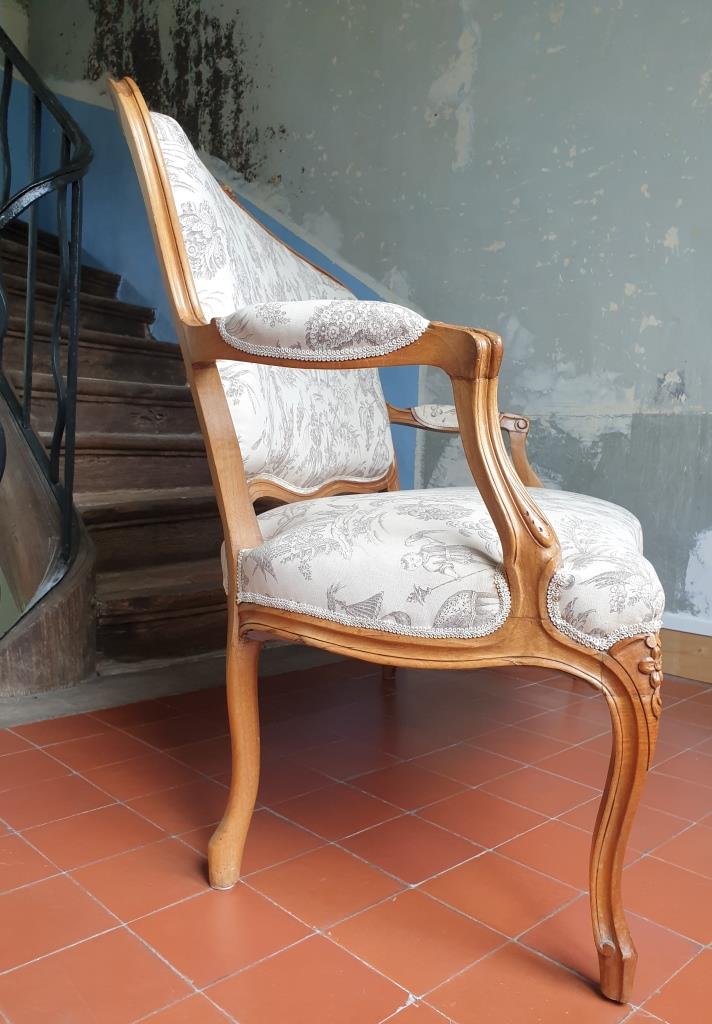 Louis XV style convertible sofa toile de Jouy Chinoiseries