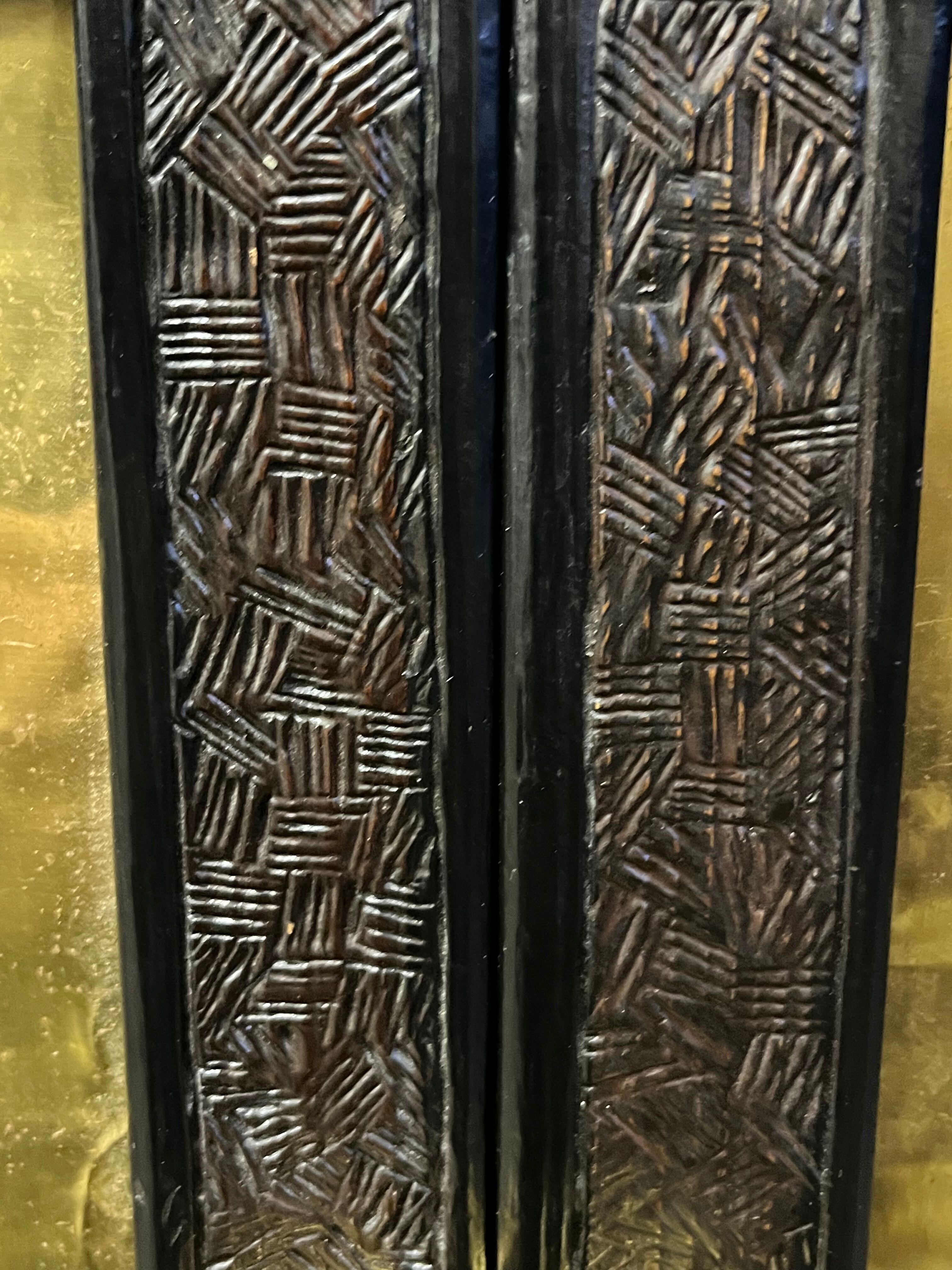 2-door sideboard with bat bronze plates