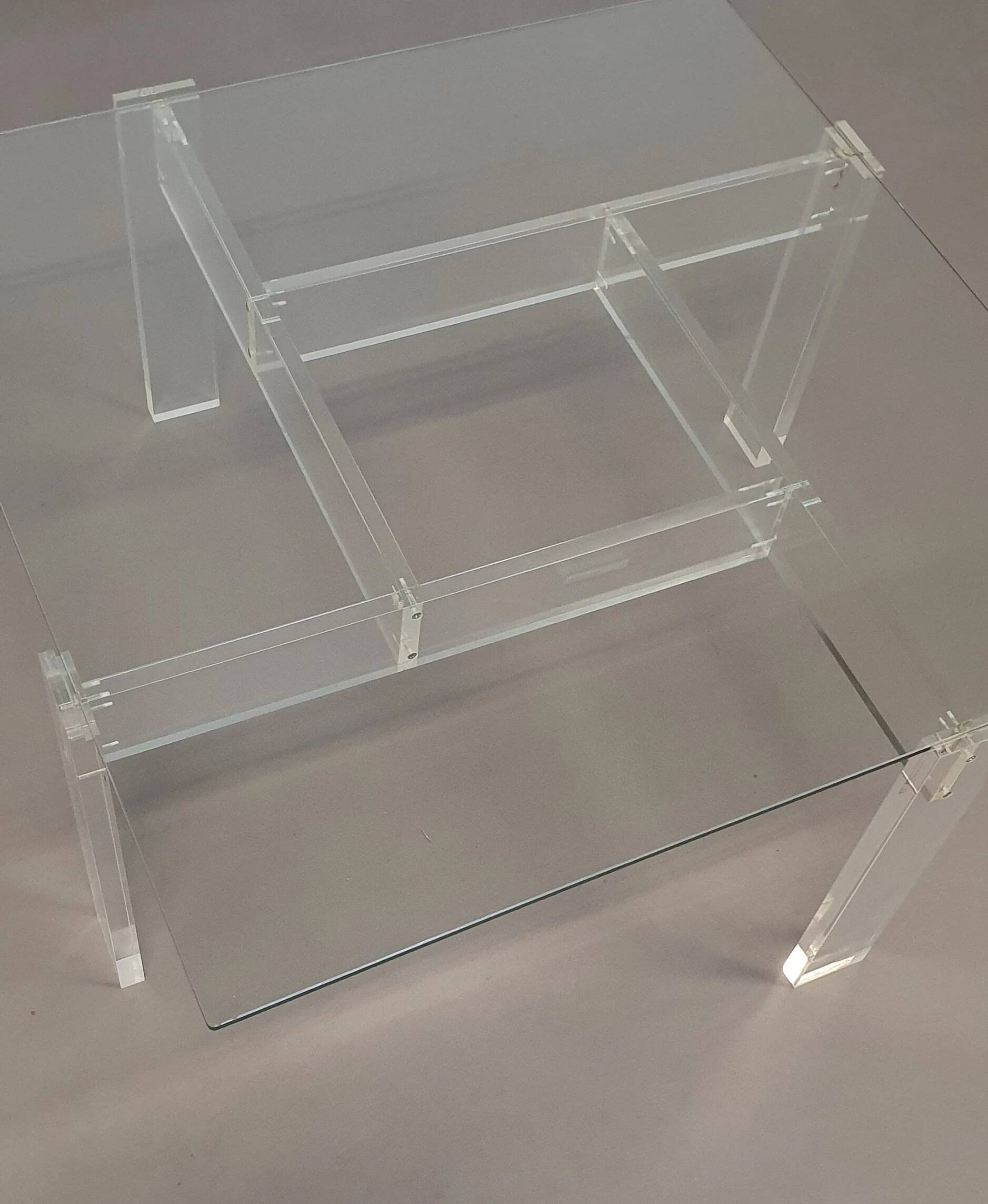 Table basse vintage de Swart. En verre acrylique avec plateau en verre.