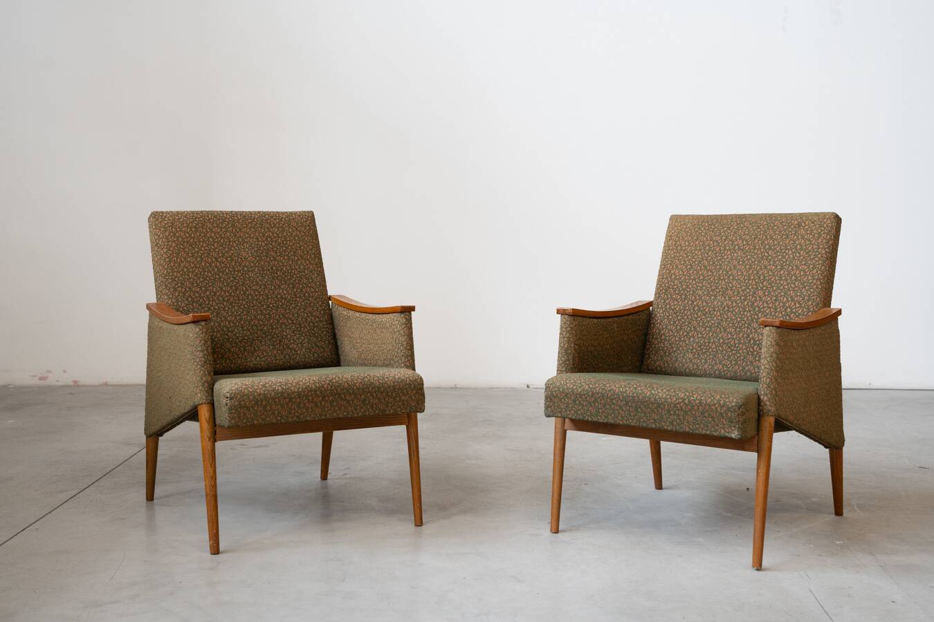 Pair of vintage armchairs in oak and embossed fabric, with old republished certificate of authenticity
