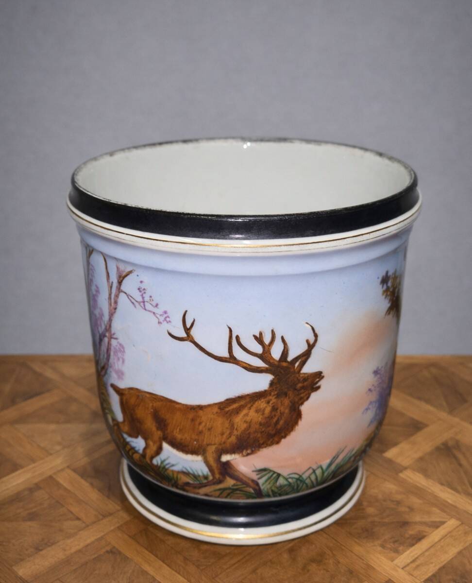 Cache-pot / antique decorative pot – deer décor – porcelain from Paris - H 16 cm