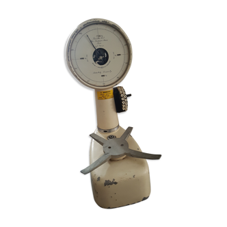 Former Italian grocer's scale