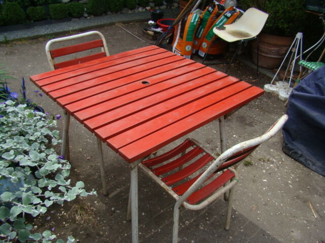 Garden table and two vintage canvas chairs 50/60