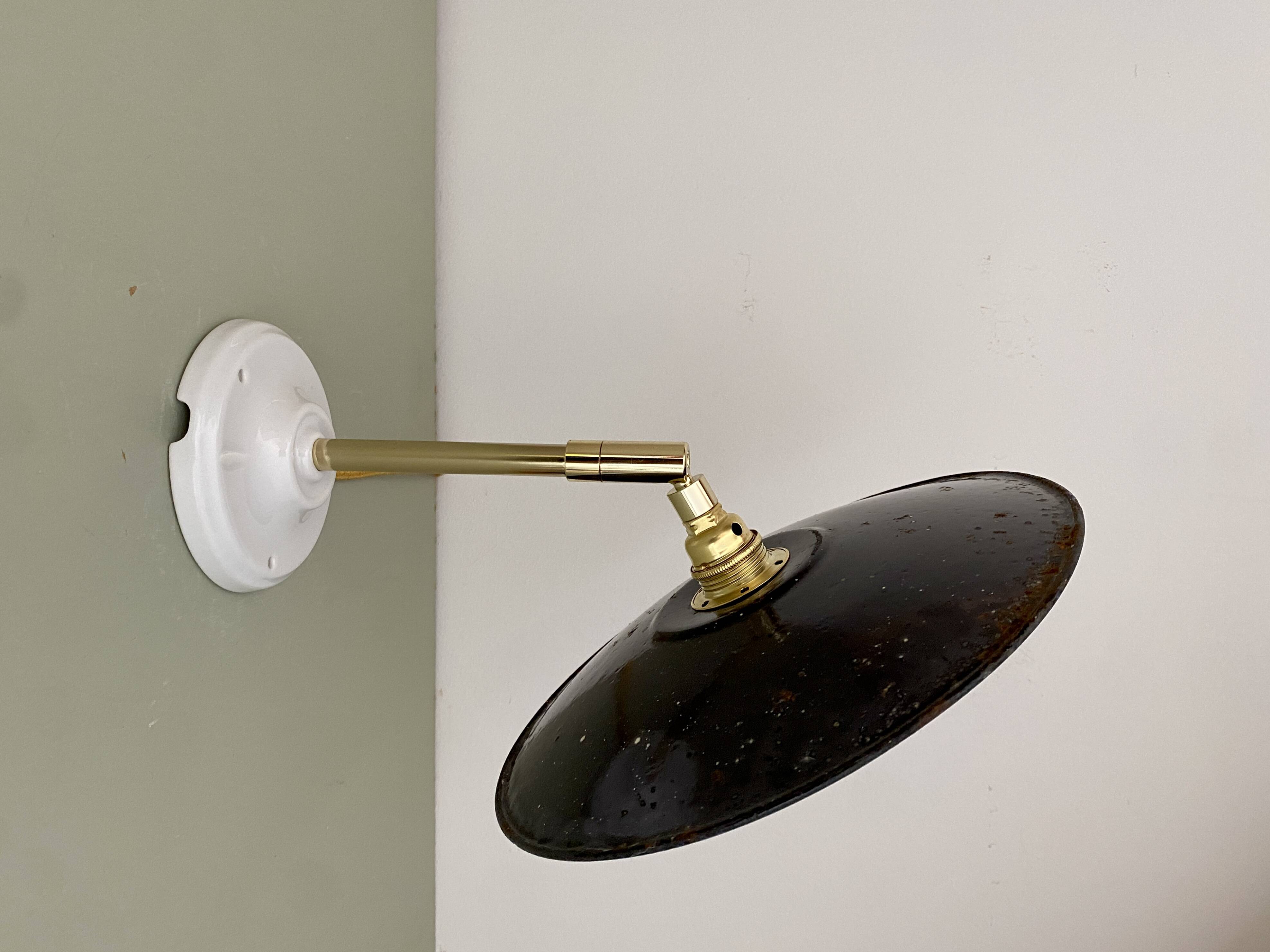 Vintage lampshade wall light in enamelled sheet metal (ref 2)
