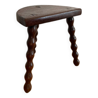 Ball foot tripod stool