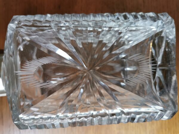 Carafe ancienne en cristal taillé et métal argenté