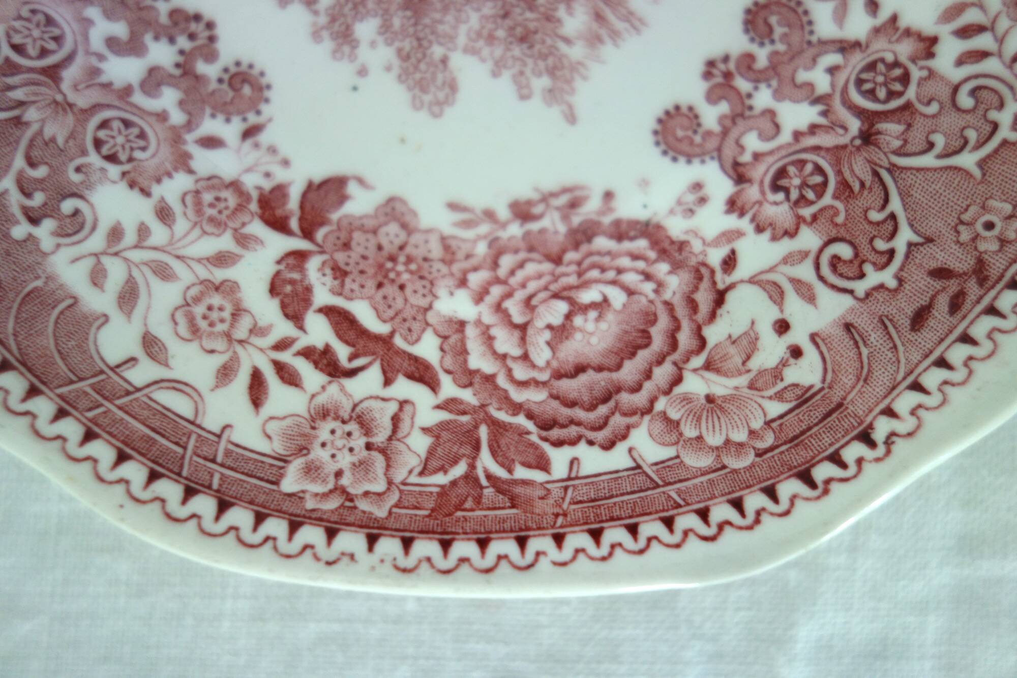 3 plates Villeroy & Boch model Burgenland red