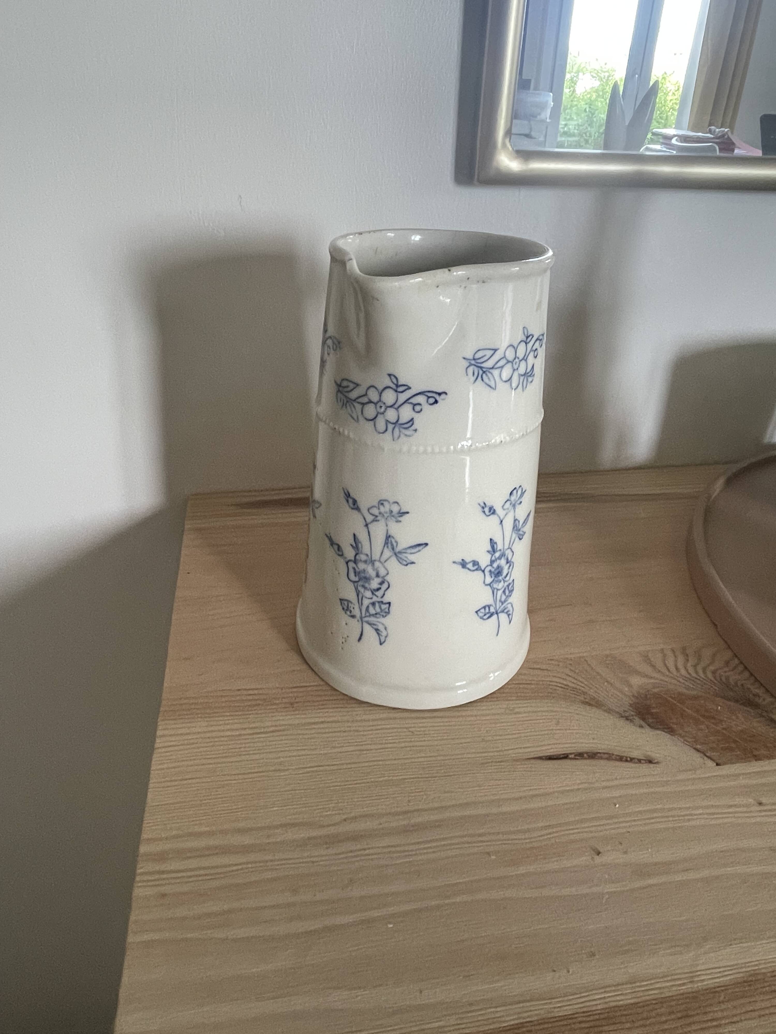 Saint Uze pitcher