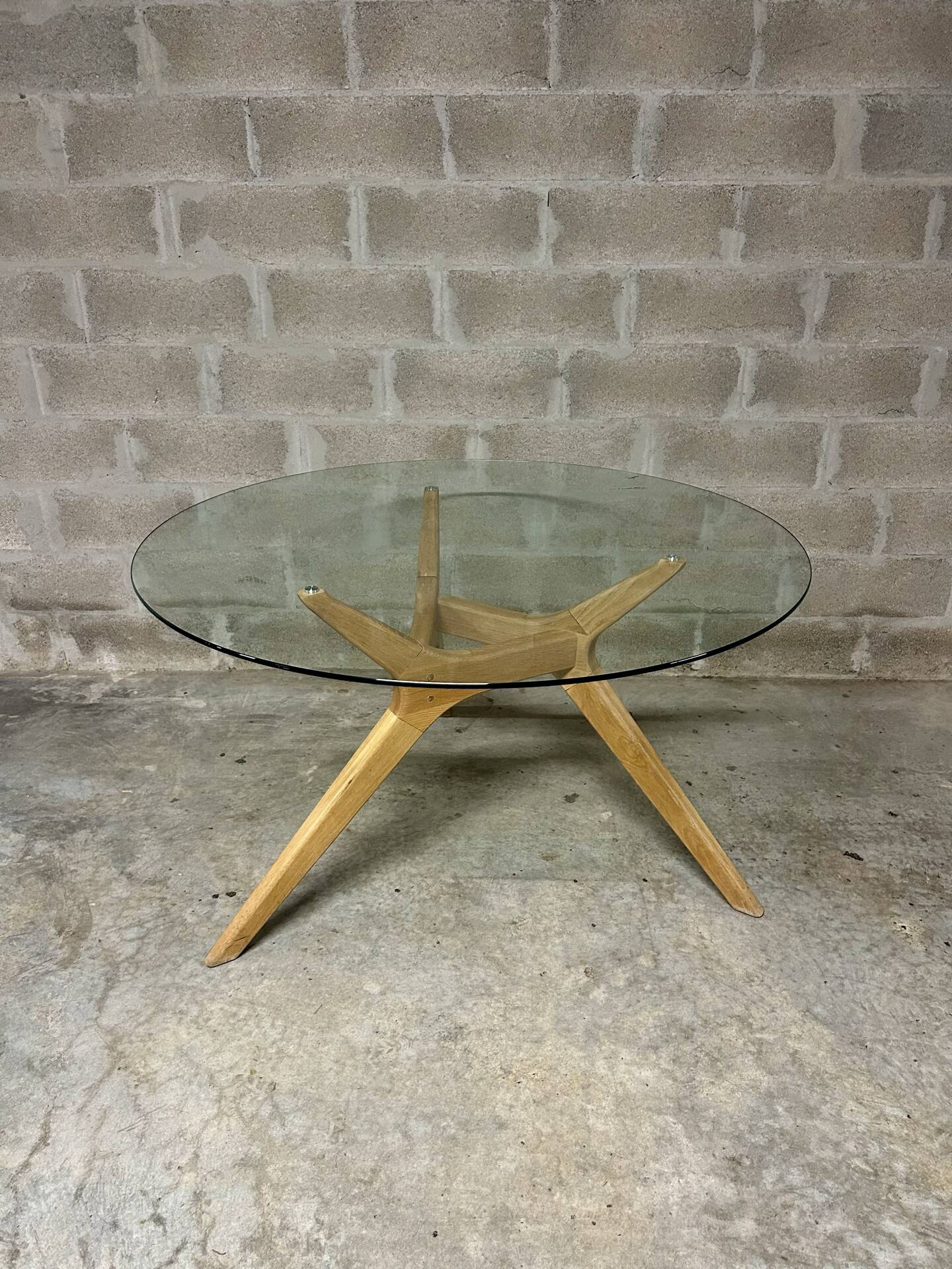 Table en bois et verre AMPM 130 cm