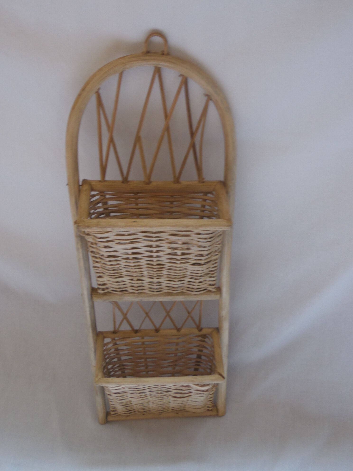 Door e-mail has suspending wicker
