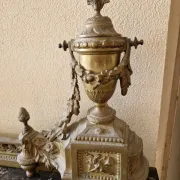 Devant de foyer, barre de cheminée, garde feu en bronze doré Louis XVI