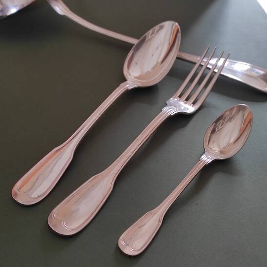 Ménagère de 37 couverts modèle filet, Argenterie
