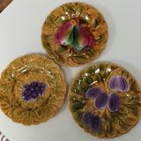 Set of 3 plates of Sarreguemines in slip, fruit motif