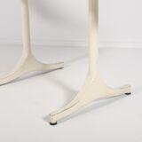 Extendable table from the 1950s