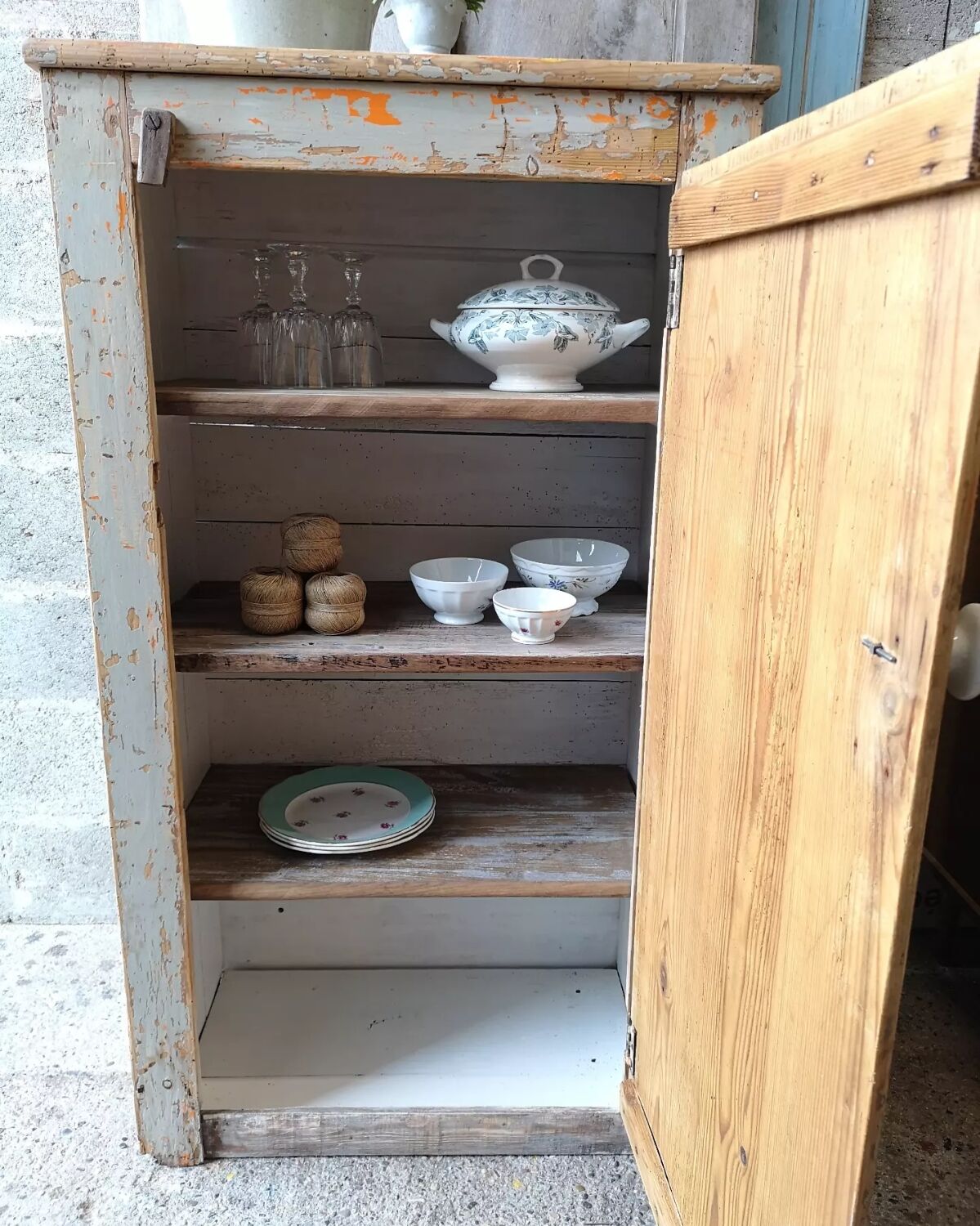 Armoire bonnetière