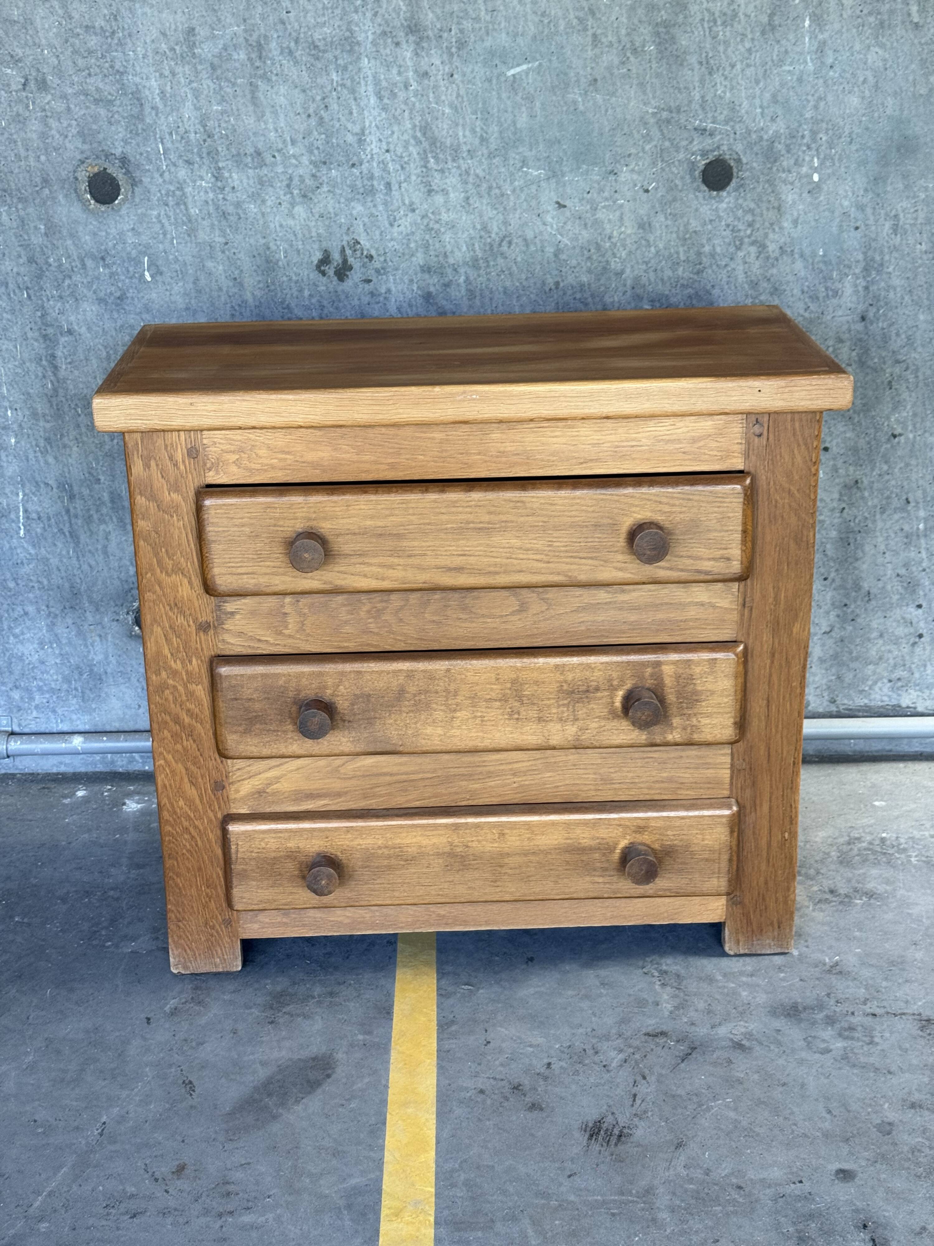 Commode de style brutaliste